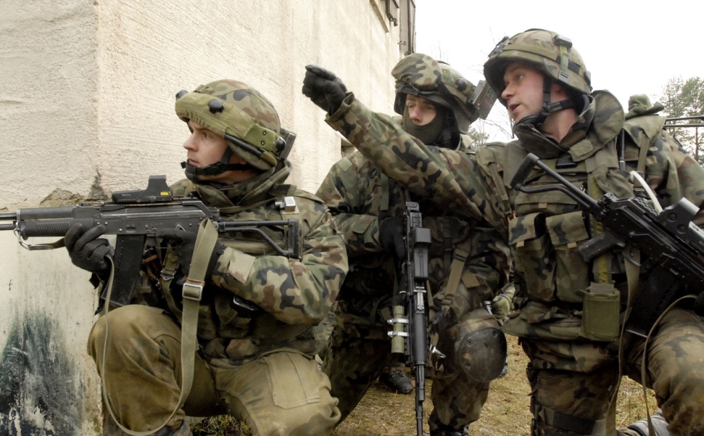Polish army soldiers of the 18th Airborne Assault Battalion receive orders to advance on a building during a training exercise at the Joint Multinational Readiness Center (JMRC) in Hohenfels, Germany, Dec. 14, 2006. Senior polish military leaders visited approximately 500 of their soldiers who are training at the JMRC in preparation for their country's first-ever deployment to Afghanistan. (U.S. Army photo by Gary L. Kieffer) (Released)