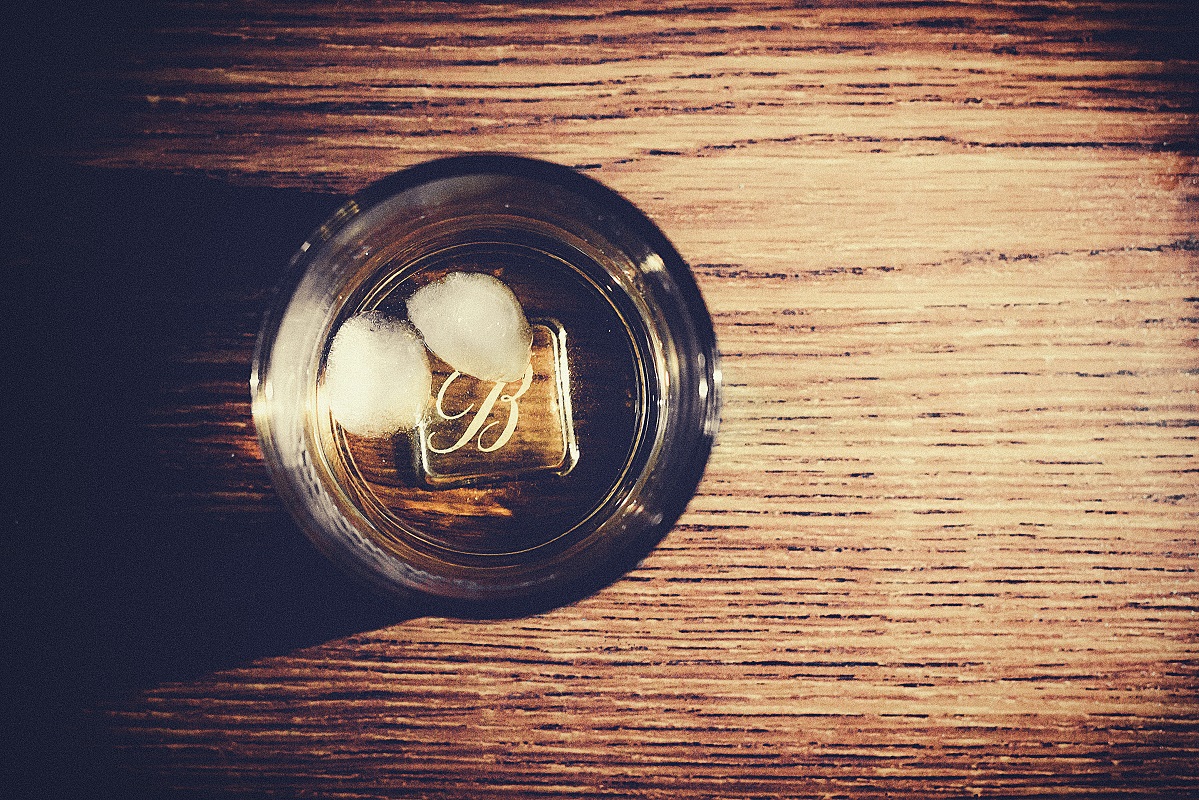 Pij whisky jak prawdziwy gentleman