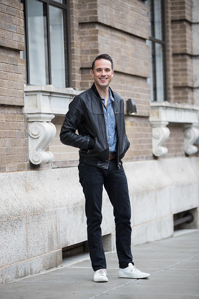 black-leather-bomber-jacket-blue-chambray-shirt-jeans-casual-outfit-idea-men-spring-jerry-seinfeld-style-3