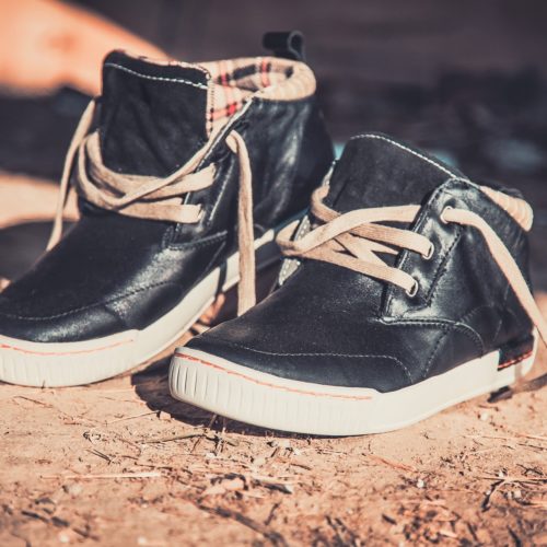 Wysokie sneakersy – idealne buty na jesień