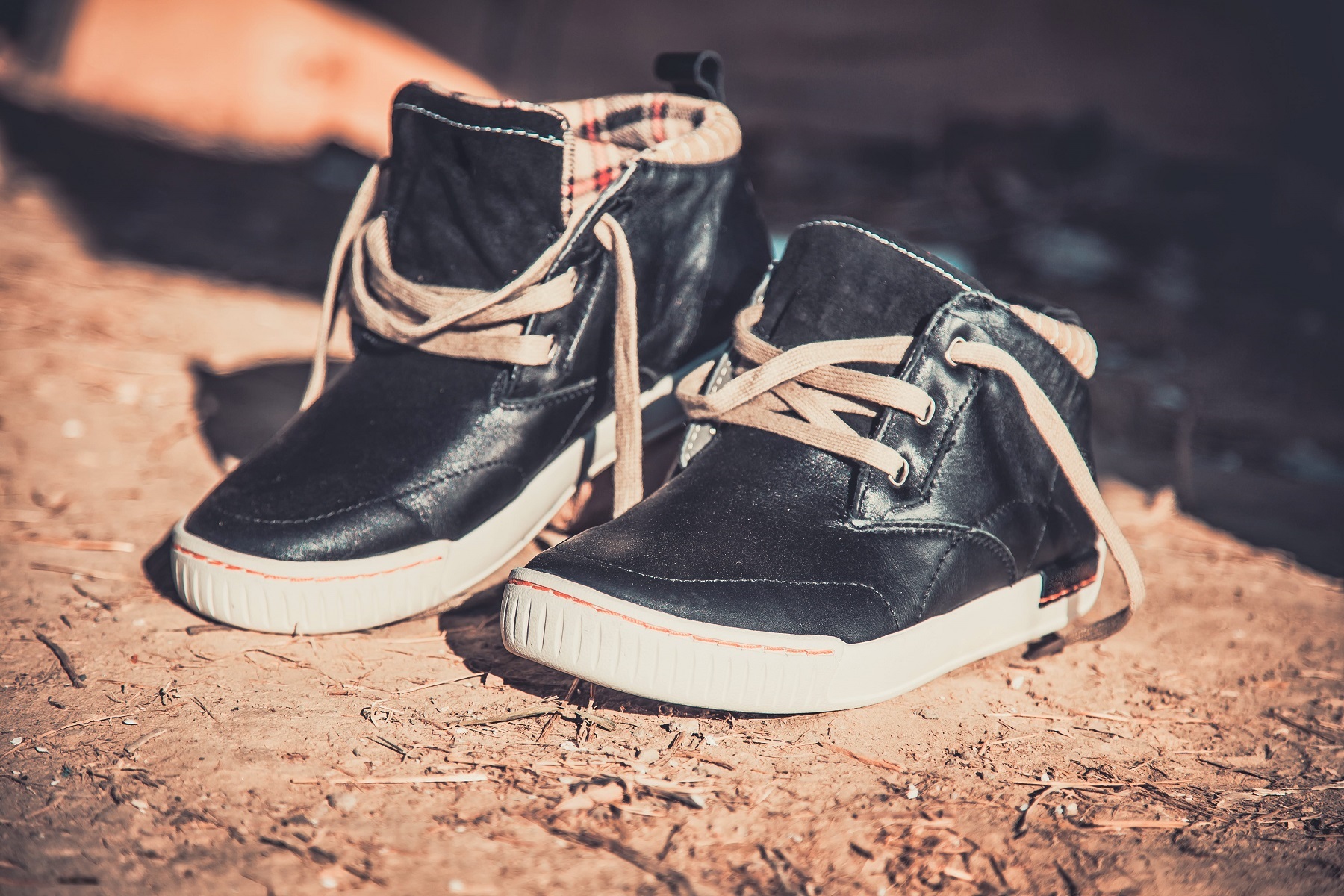 Wysokie sneakersy – idealne buty na jesień?