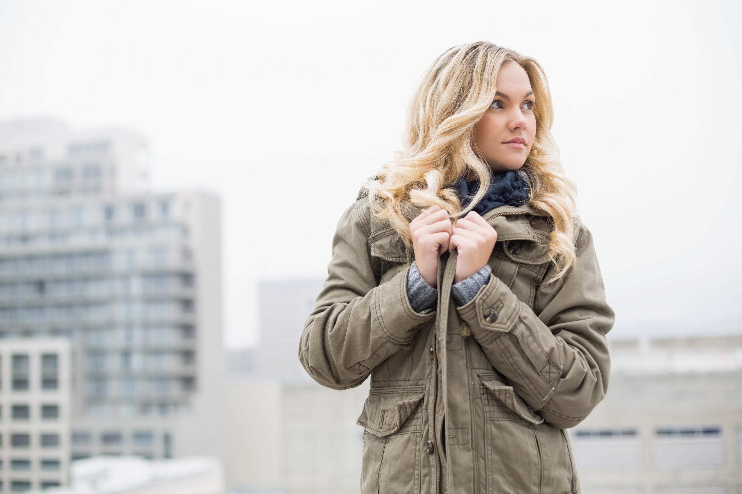 Bądź modna, gdy na zewnątrz coraz zimniej! 16 stylowych kurtek damskich