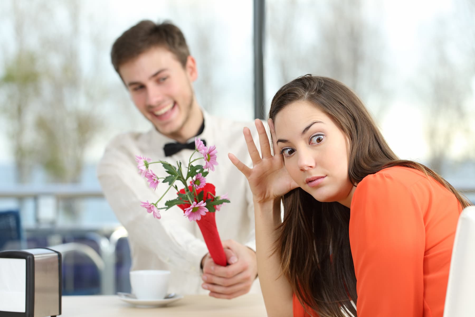 Kupujesz kobiecie kwiaty? O czym musisz pamiętać, żeby uniknąć wtopy