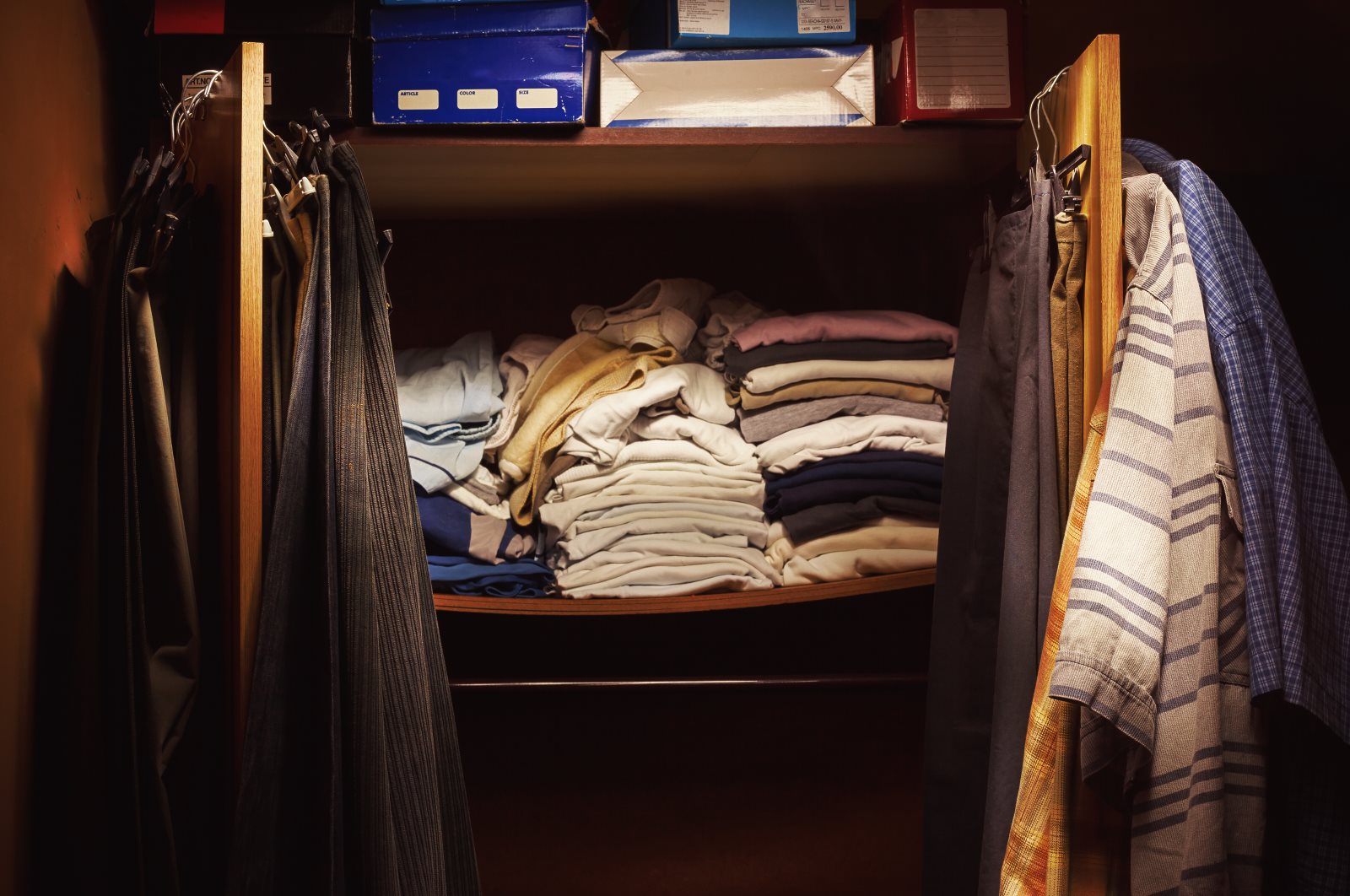 Gdzie oddać używane ubrania, zamiast je wyrzucać?