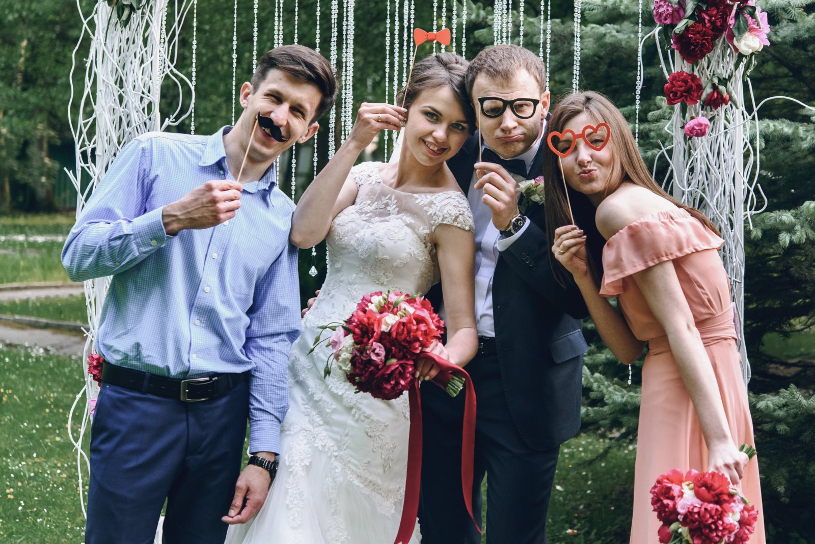Jak się powinien ubrać facet na wesele jako osoba towarzysząca?